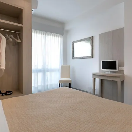 Hotel Corona Hotell 3*