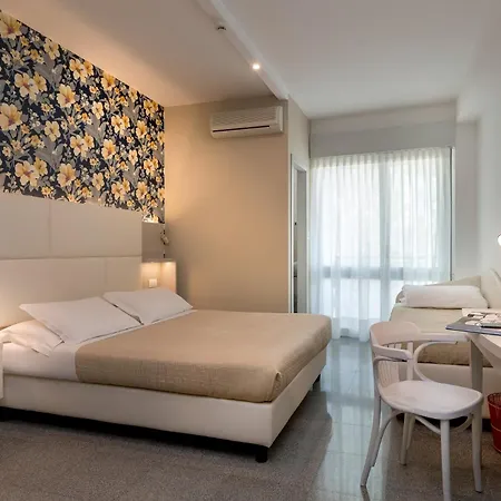 ホテル Hotel Corona リッチョーネ