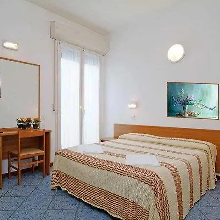 Hotell Hotel Corona 3*