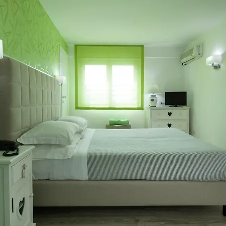 Hotell Hotel Corona 3*