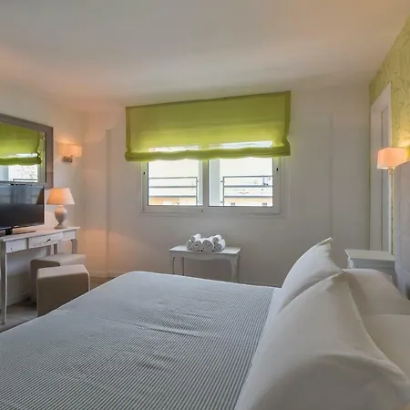 Hotel Corona ホテル 3*
