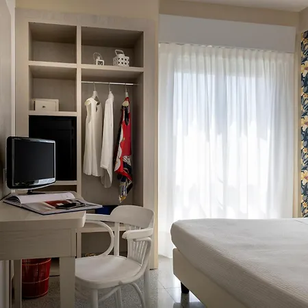 Hotel Corona リッチョーネ