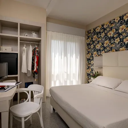 Hotel Corona ホテル 3*