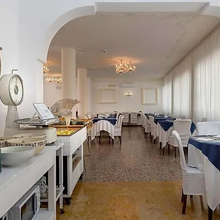 Hotel Corona 3*