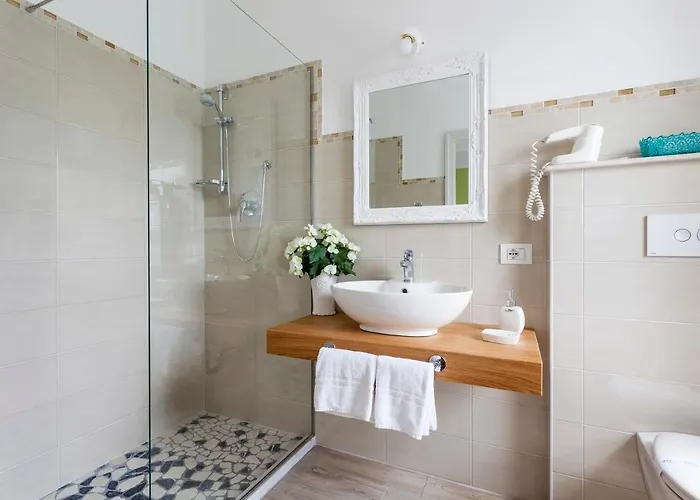 فندق Hotel Corona ريتشيوني