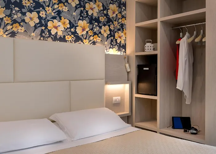 Hotel Corona 3* ريتشيوني