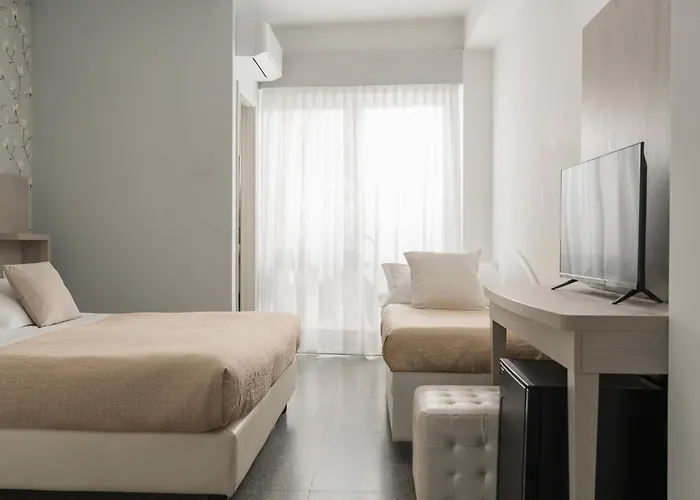 فندق Hotel Corona 3*