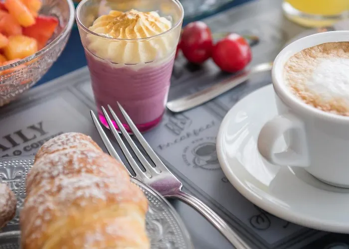 فندق Hotel Corona ريتشيوني