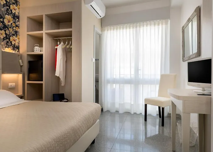 Hotel Corona فندق 3*