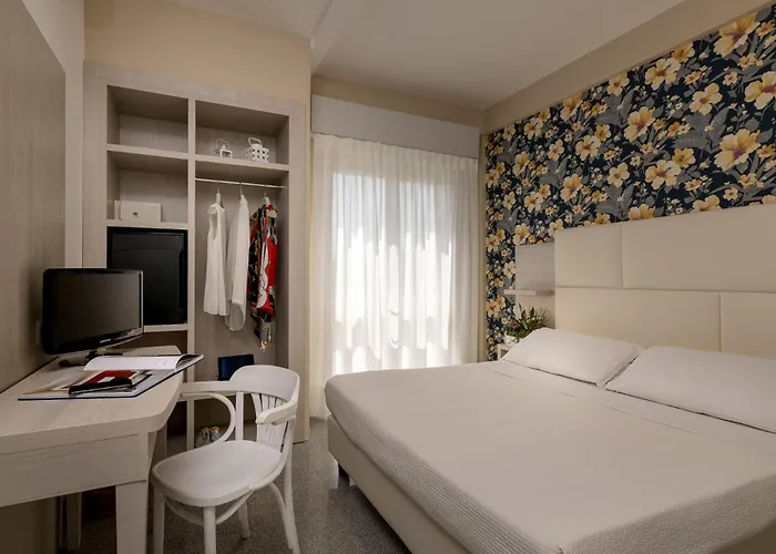 Hotel Corona فندق 3*