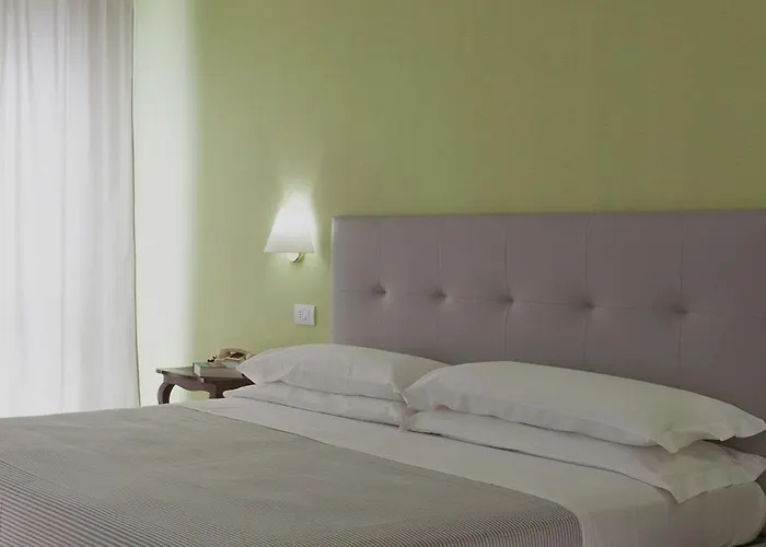 Hotel Corona ريتشيوني