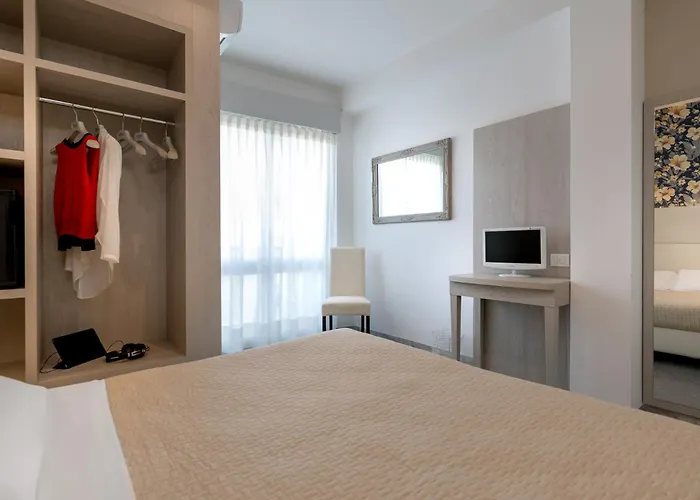 Hotel Corona فندق 3*