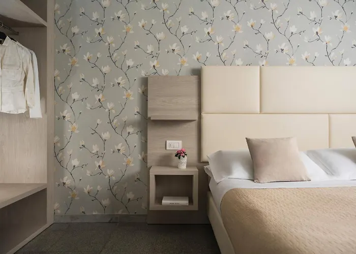 Hotel Corona فندق