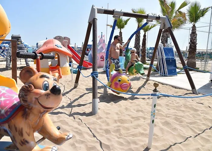 Hotel Corona ريتشيوني