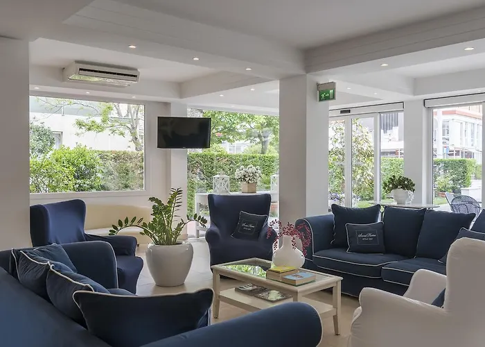 Hotel Corona فندق 3*