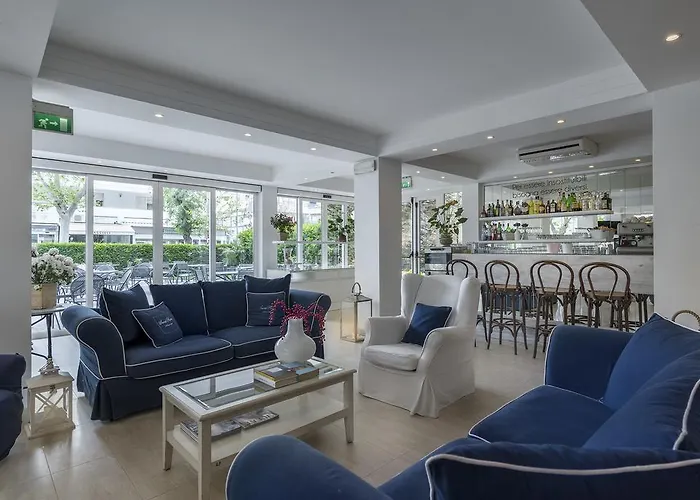 Hotel Corona 3* ريتشيوني