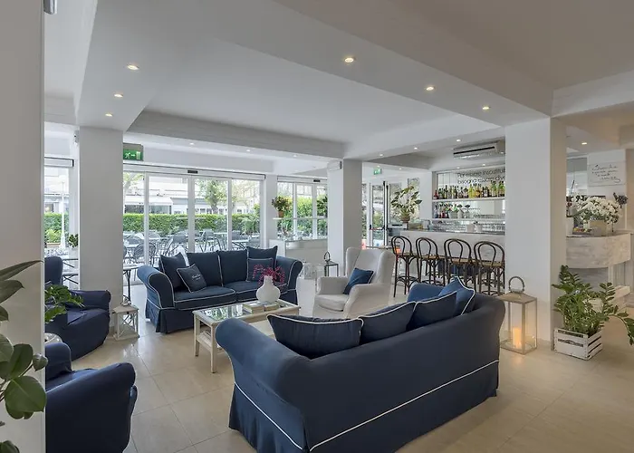 Hotel Corona ريتشيوني