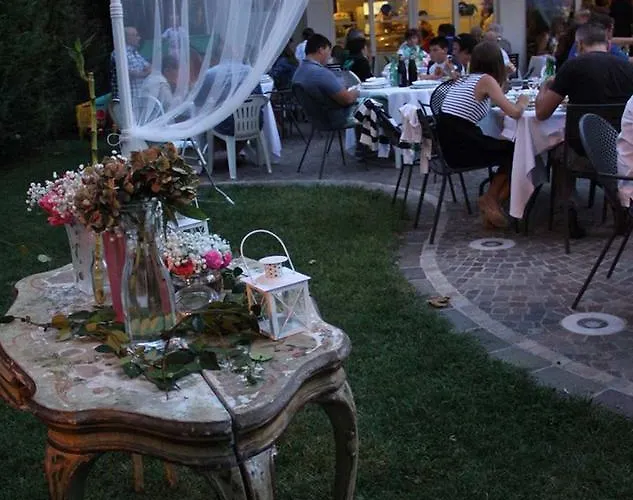 فندق Hotel Corona ريتشيوني