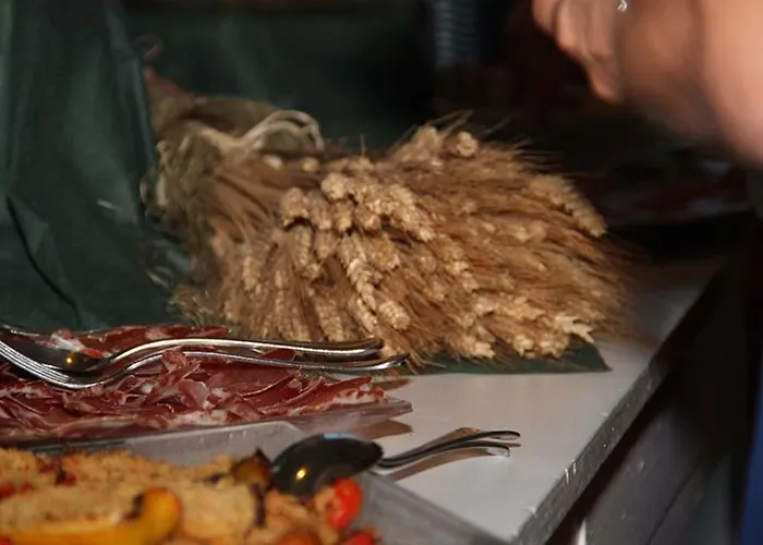 فندق Hotel Corona 3*