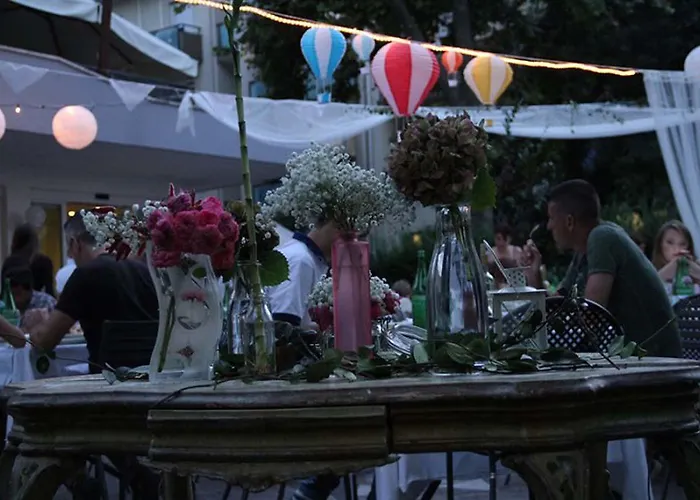 فندق Hotel Corona ريتشيوني