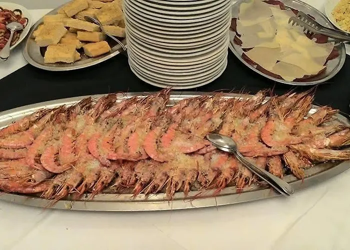 فندق Hotel Corona ريتشيوني