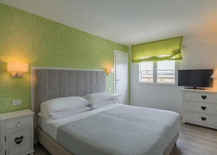 Hotel Corona 3* ريتشيوني