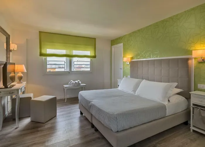 Hotel Corona 3* ريتشيوني