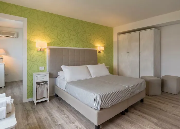 Hotel Corona فندق